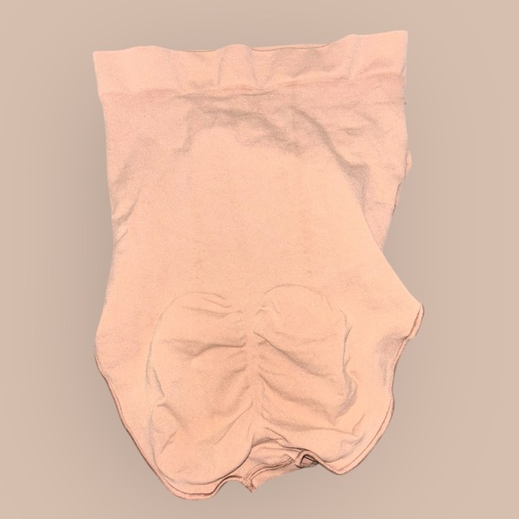 SKIMS maternity Shapewear in Nude - Picture 2 of 5